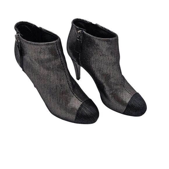 Chanel CC Cap Toe Ankle Heel Boots Size 37 US 6 6.5 Silver Metallic Leather Zip - Picture 1 of 11